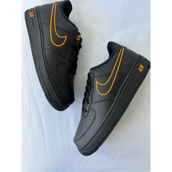 7.5 WOMEN'S  NIKE AIR FORCE 1 LOW IF6158-001 BLACK ORANGE - Picture 1 of 8